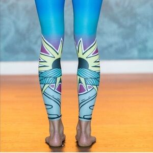 Vibrant Graphic Leggings with Sunburst Design